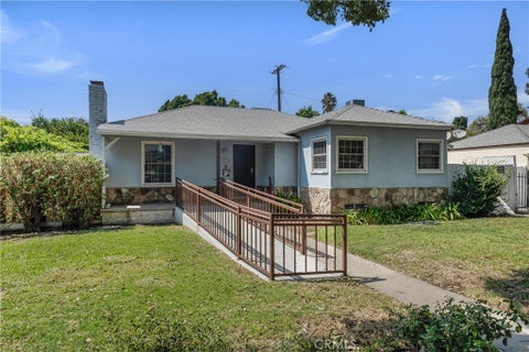 Photo of 8101 Lemona AVE, Los Angeles, CA 91402 (MLS # SR26196604)