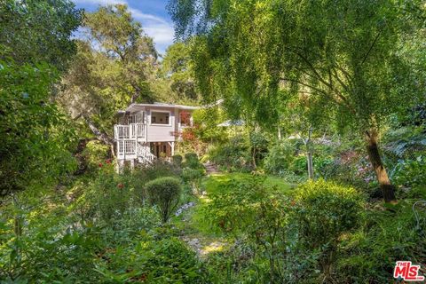 Photo of 21714 Encina Road, Topanga, CA 90290 (MLS # 26831191)