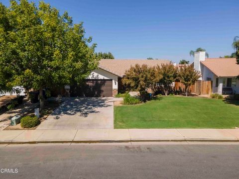 Photo of 10908 Royal Ascot Avenue, Bakersfield, CA 93312 (MLS # V1-32411)