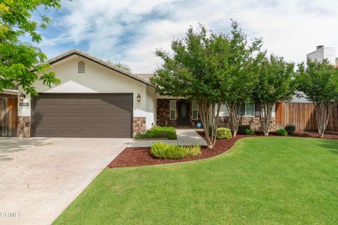 Photo of 10908 Royal Ascot Avenue, Bakersfield, CA 93312 (MLS # V1-32411)