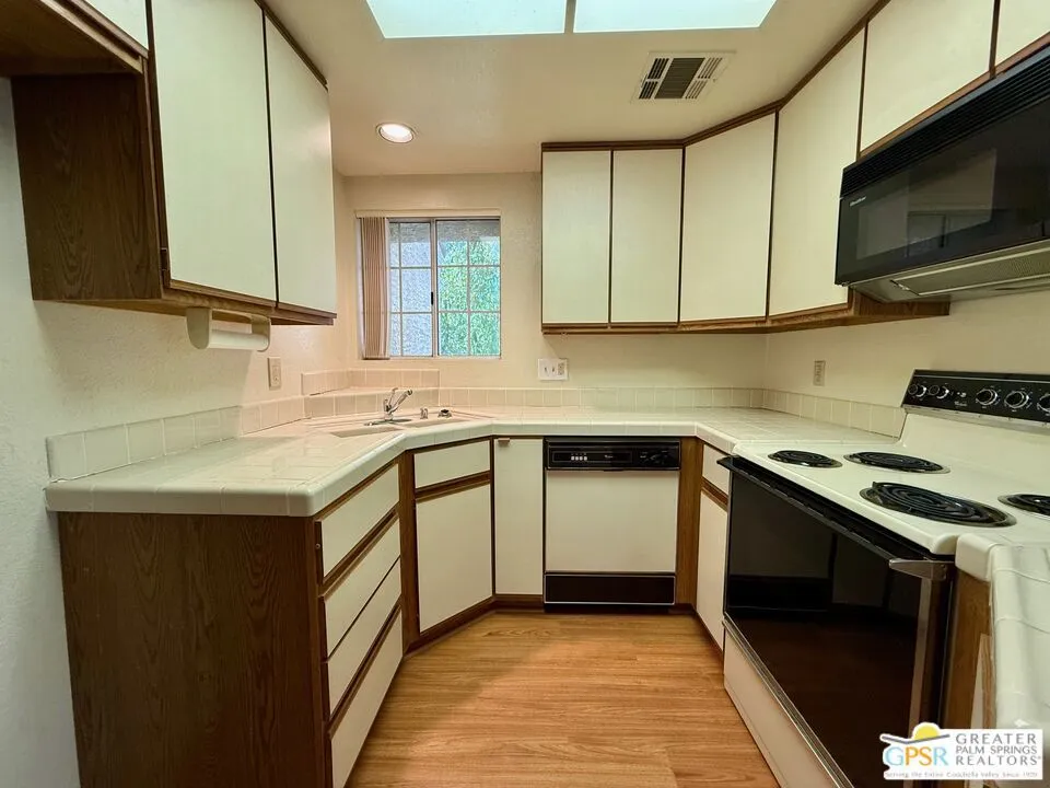 Palm Springs, California 92264, United States, 2 Bedrooms Bedrooms, ,2 BathroomsBathrooms,Residential,Contingent,147156