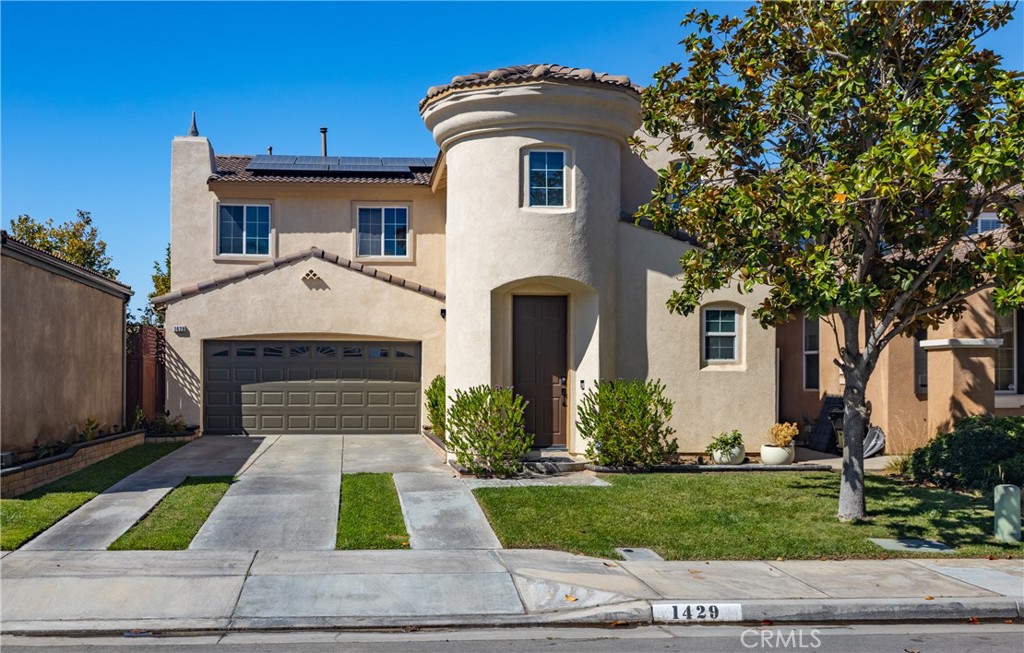 Must see this fully Upgraded Home. It has potential for 4 to 5 bedrooms, Huge loft that can be converted to bedrooms. Pride of ownership. Privacy at the backyard. Huge garage is used for sitting and entertaining.... Nice covered Patio for entertainment... Nice yard for your pets.....Cummunity also includes....POOL...SPA...BASKETBALL COURT..PLAYGROUND...AND VOLLEYBALL COURT.