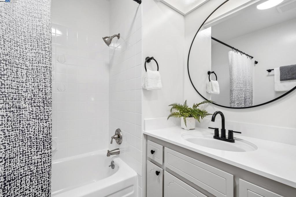 ISLANDIA - Residential