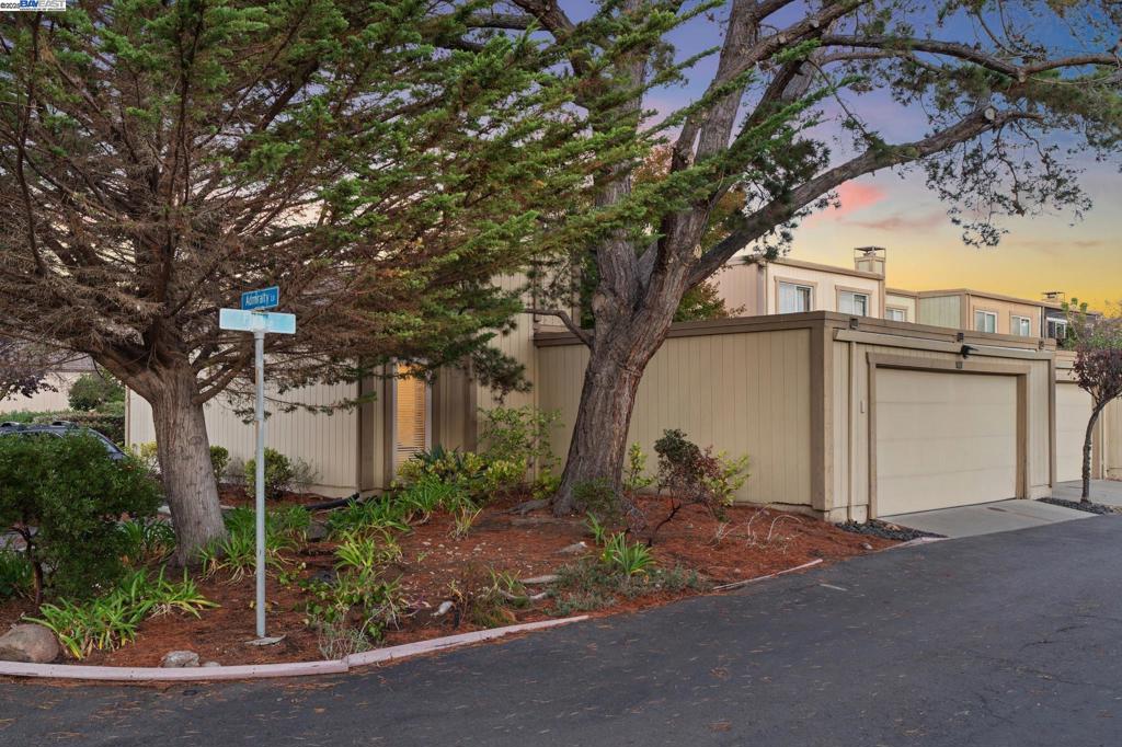 ISLANDIA - Residential