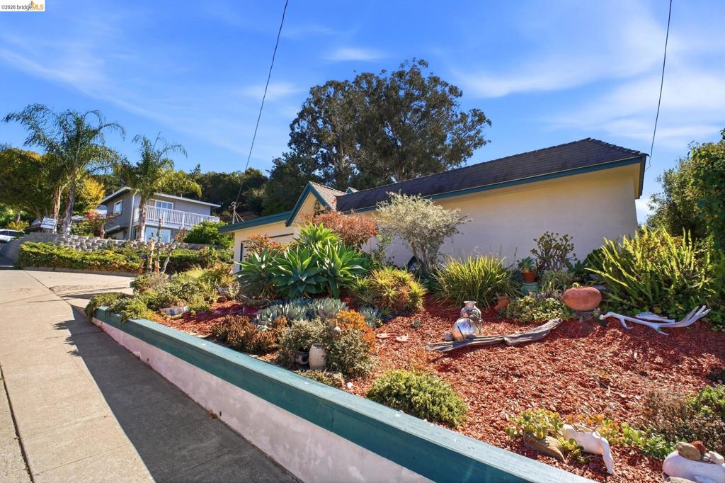 3421 Hackamore Dr