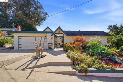 Photo of 3421 Hackamore Dr DR, Hayward, CA 94541 (MLS # 41152170)
