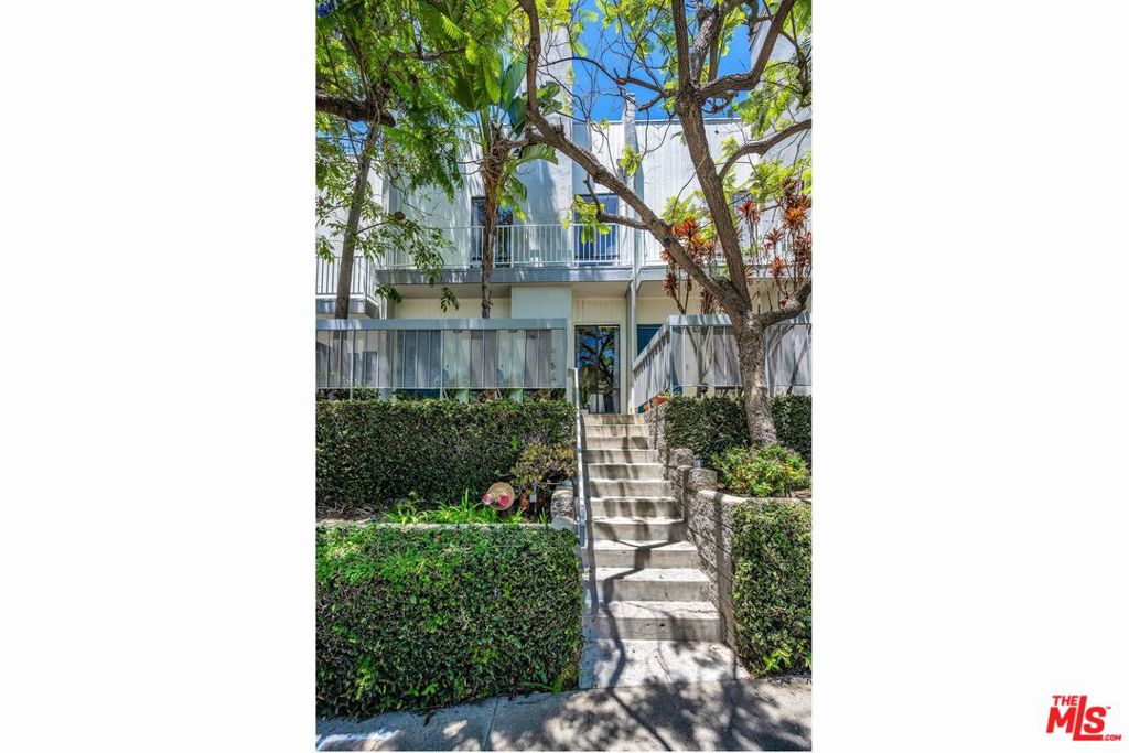 1220 Manning Avenue 3