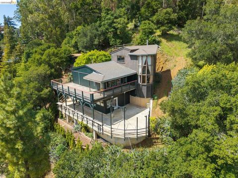 Photo of 6383 Valley View Rd Rd, Oakland, CA 94611 (MLS # 41130989)