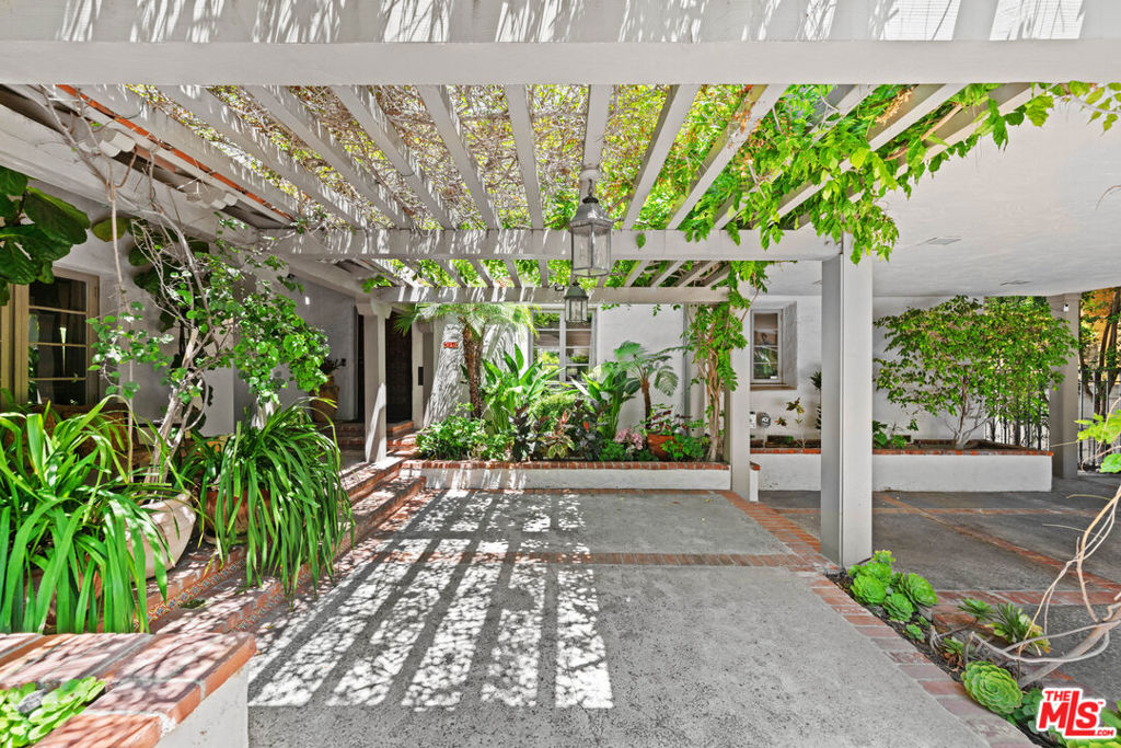 512 N Palm Drive