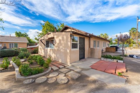 Photo of 352 E 16th St, San Bernardino, CA 92404 (MLS # CV25265208)
