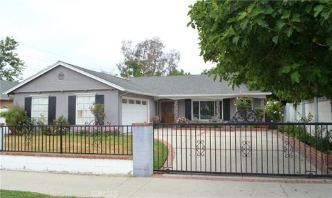 Photo of 18915 Chase Street, Northridge, CA 91324 (MLS # SR26092477)
