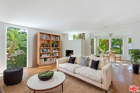 9315 Lloydcrest Drive, Beverly Hills, CA 90210 - MLS#: 25476445