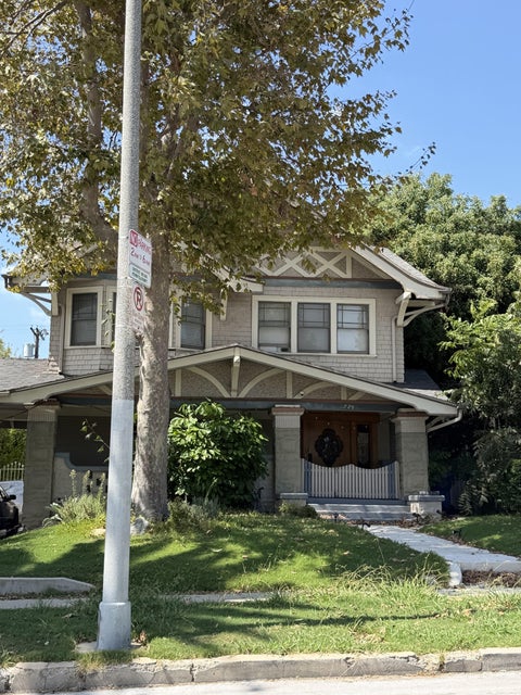 Photo of 729 S Bronson Avenue, Los Angeles, CA 90005 (MLS # 26989379)