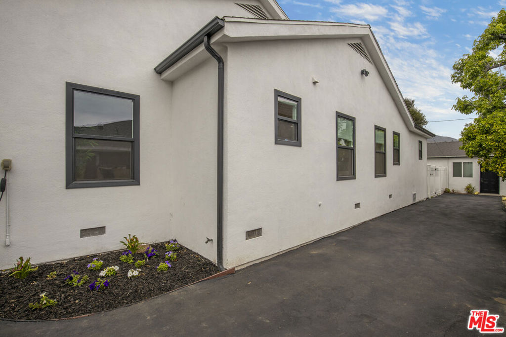 1696 N Altadena Drive