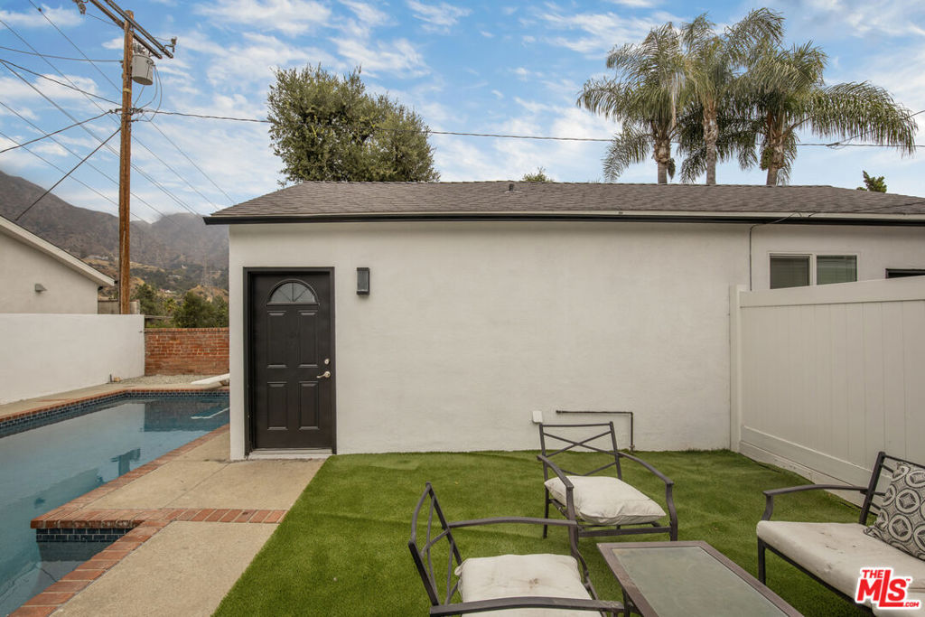 1696 N Altadena Drive