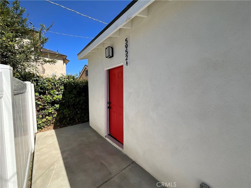 ***Brand New 2 Bedroom ADU in quiet Encino Neighborhood***High ceilings***Recessed lighting***Laminate and tile flooring***Dual Paned windows***Solar on roof***Kitchen has quartz countertops with stainless steel farm sink***soft close cabinets and drawers***Kitchen includes range, microwave, dishwasher, refrigerator, washer & dryer***Close proximity to restaurants, shopping, freeways and public transportation***Trader Joes is just minutes away***Dog Park is on White Oak and Victory***Open this Saturday 12-1 PM***owner will credit 1/2 months rent for 13 month lease***