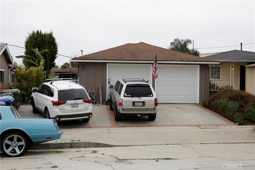 Brand new roof and chimney. 



An attractive tri-plex with a two car garage and 5 total parking spaces. The location is amazing with 1.4 miles to Cabrillo Beach and less than a mile to the Korean Friendship Bell.