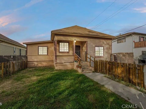 Photo of 435 W 1st Street #1, Oxnard, CA 93030 (MLS # DW26219781)