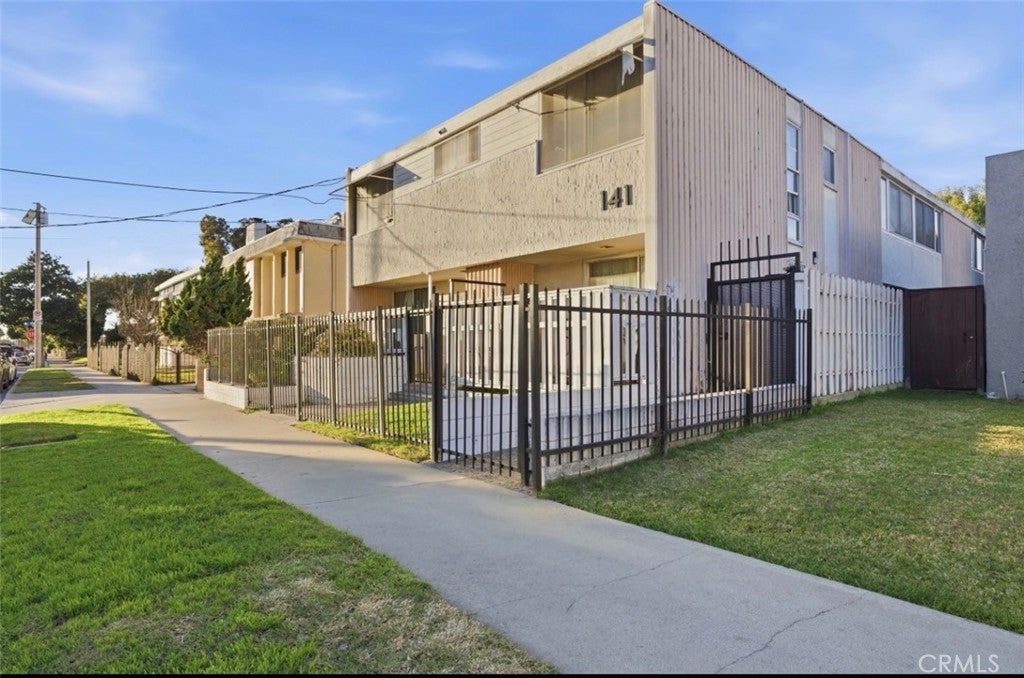 141 W Hillcrest BLVD