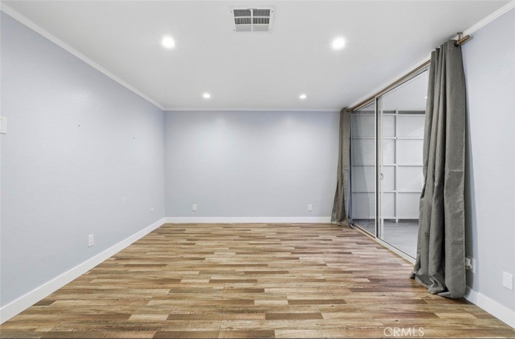 141 W Hillcrest