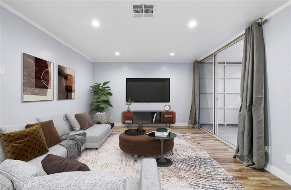 141 W Hillcrest