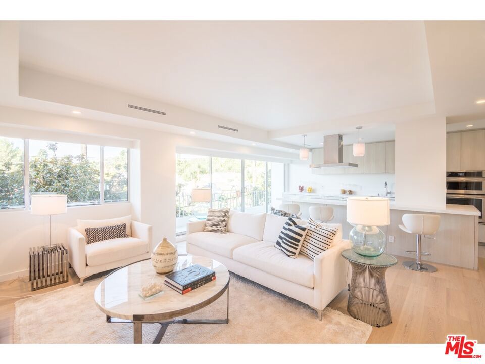 838 N Doheny Drive 302