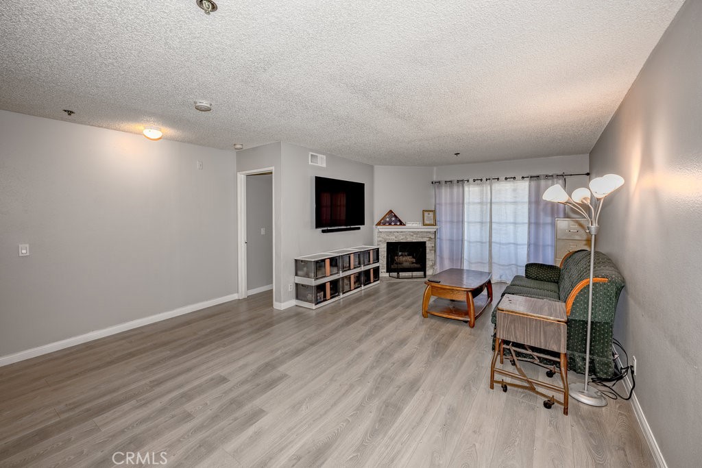 6545 Reseda Boulevard 3