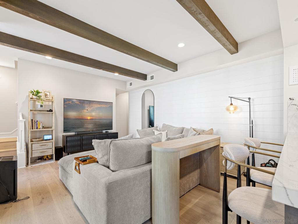 1402 Anacona Pl 105