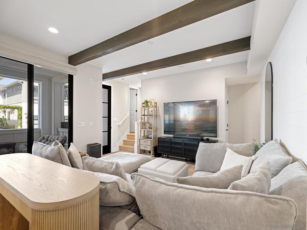 1402 Anacona Pl 105