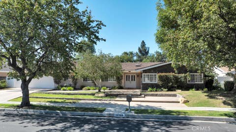 Photo of 18950 Merridy Street, Northridge, CA 91324 (MLS # SR26098823)