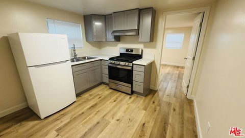 Photo of 385 Redondo Avenue #C, Long Beach, CA 90814 (MLS # 26662325)