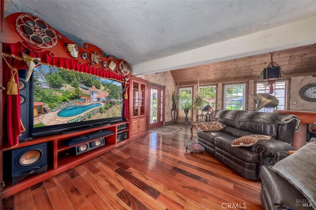 19400 Scenic Drive