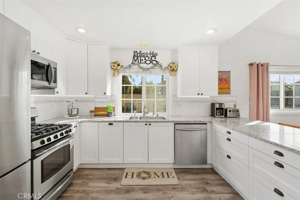 Corona, California 92879, United States, 4 Bedrooms Bedrooms, ,2 BathroomsBathrooms,Residential,Active,246011