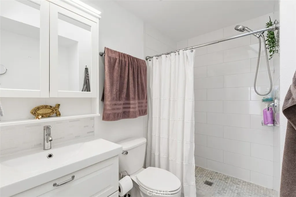 Corona, California 92879, United States, 4 Bedrooms Bedrooms, ,2 BathroomsBathrooms,Residential,Active,246011