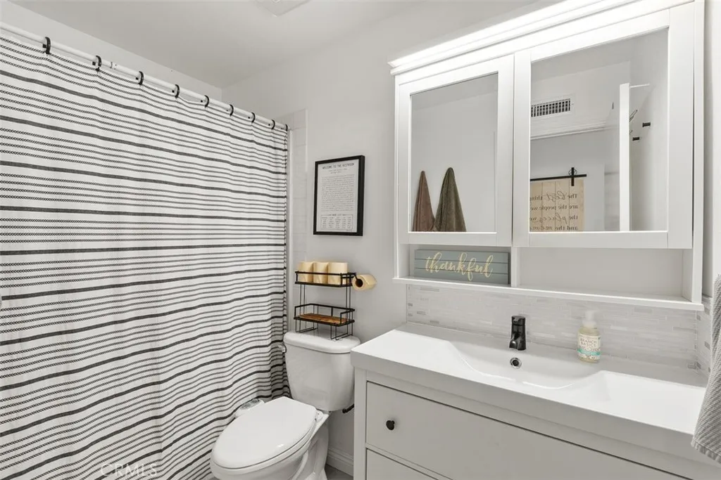 Corona, California 92879, United States, 4 Bedrooms Bedrooms, ,2 BathroomsBathrooms,Residential,Active,246011