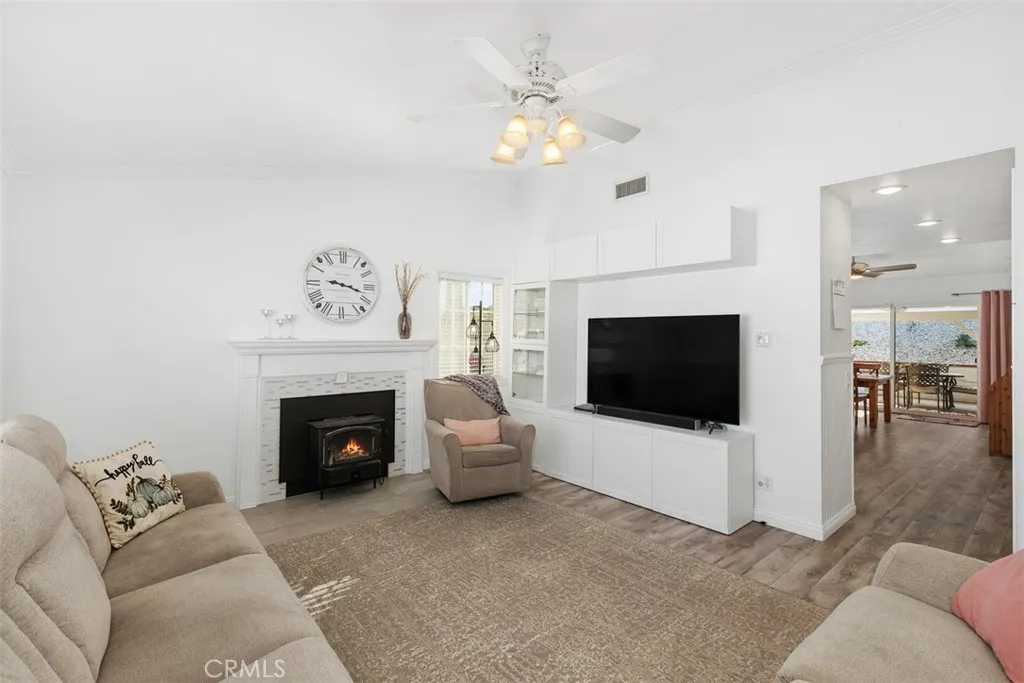 Corona, California 92879, United States, 4 Bedrooms Bedrooms, ,2 BathroomsBathrooms,Residential,Active,246011