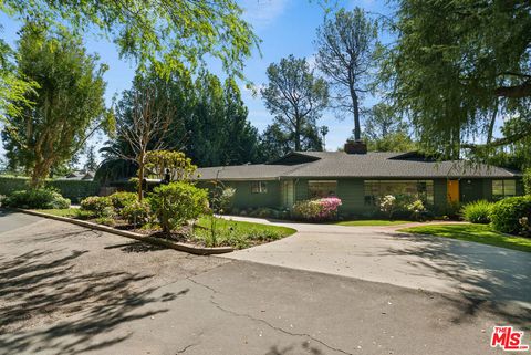 4902 Alta Canyada Road La Canada Flintridge CA 91011