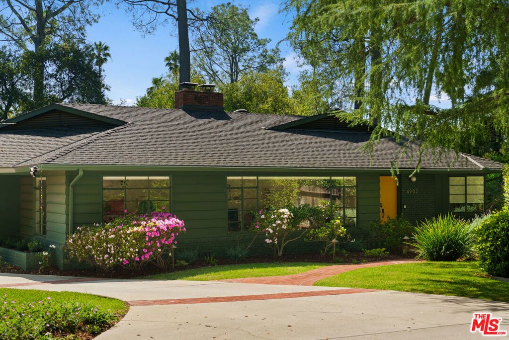 Photo of 4902 Alta Canyada Road, La Canada Flintridge, CA 91011 (MLS # 26668719)