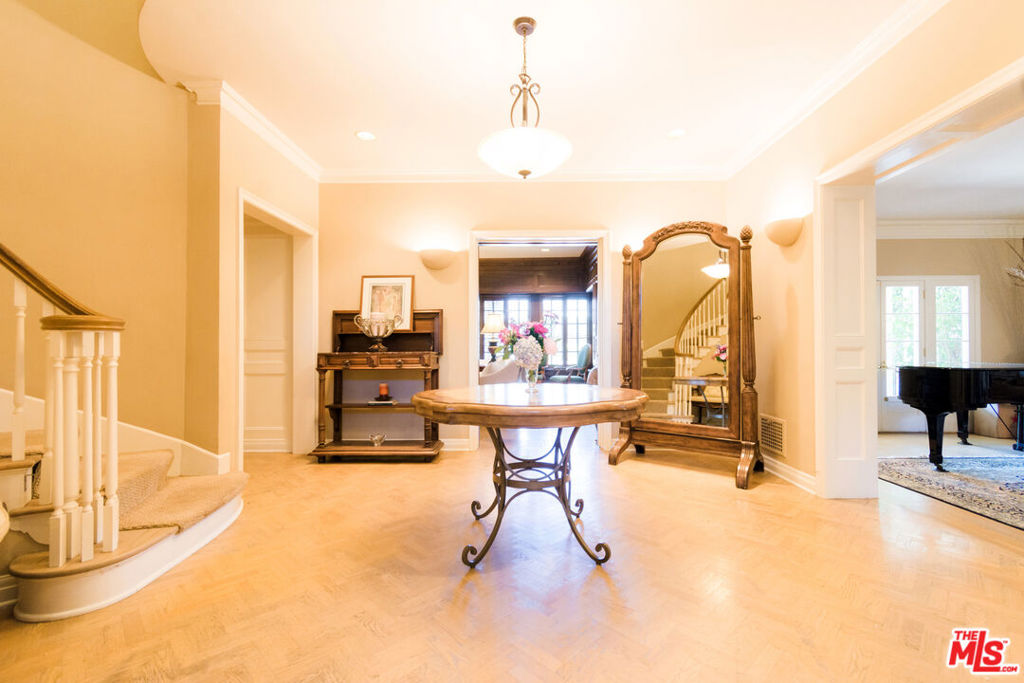 1717 CHEVY CHASE Drive