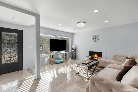 Photo of 4700 Topanga Canyon Boulevard, Woodland Hills, CA 91364 (MLS # SR26111973)