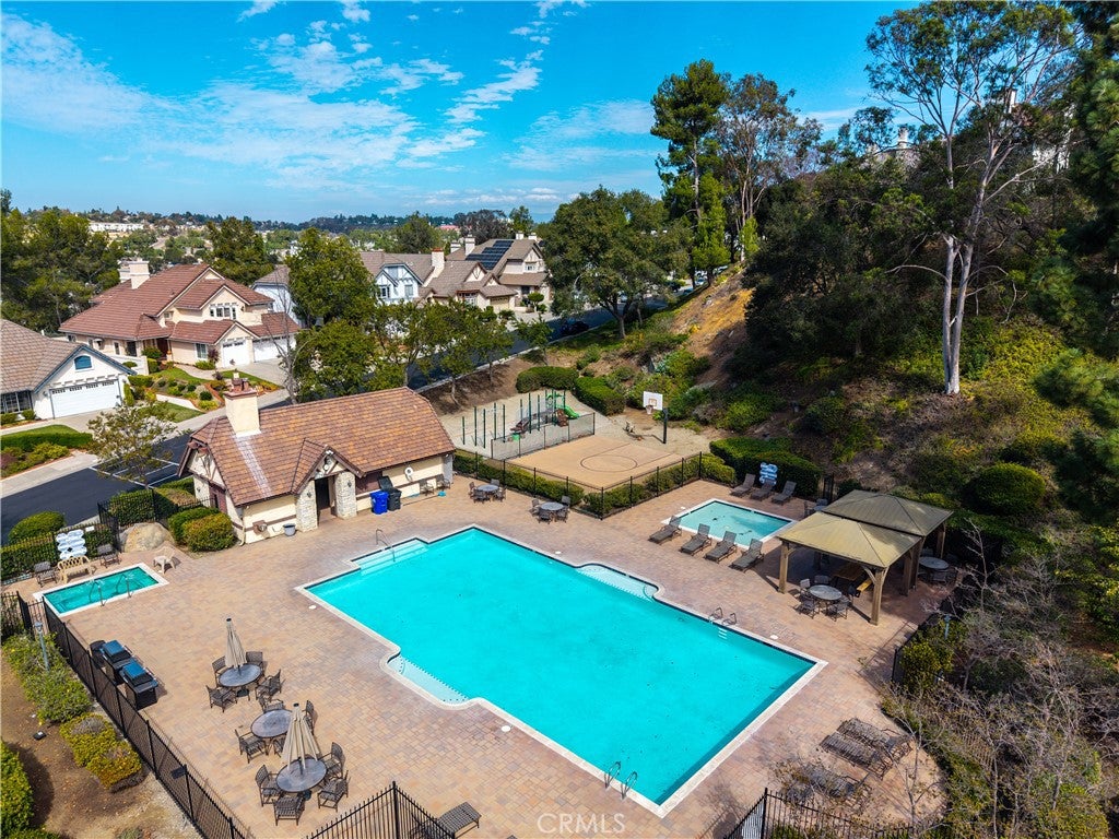 13989 Royal Melbourne Square