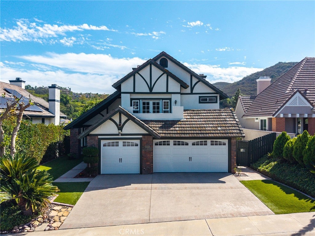 13989 Royal Melbourne Square