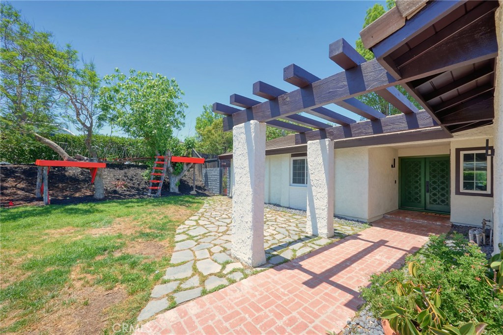 3076 Wauneta Street
