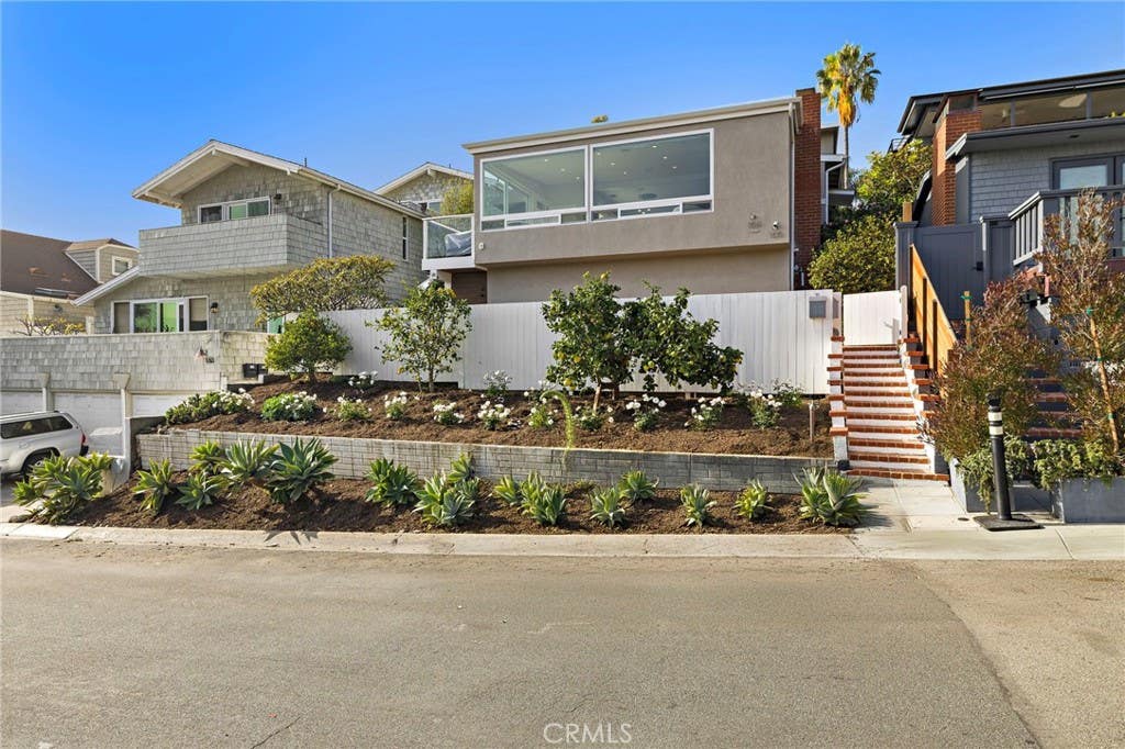 Photo of 166 Fairview, Laguna Beach, CA 92651 (MLS # LG26150245)