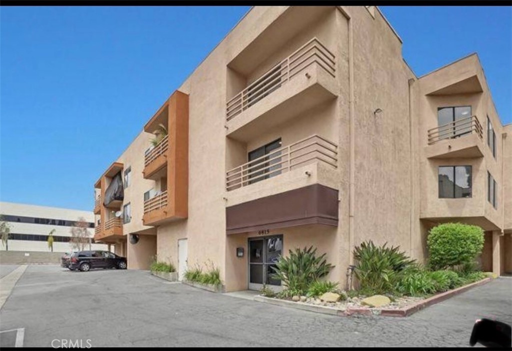 Welcome to the heart of Canoga Park Community. 2nd floor unit 1 bed 1 bath 619 SQF Condominium. Features, hardwood floors, Beautiful upgraded kitchen, Remodeled bath, view to the back bike path, pool with hot spa and secured fence for small children. allowed small pets, quiet, move-in-ready unit. Low HOA, Central AC and heat. Enjoy the convenience of two tandem parking spots, underground, community laundry, and an elevator-equipped building. Nice end unit features a bright, open layout open kitchen, modern concept. The complex very clean, private and is only 60 units building . Close to Topanga mall, shops, restaurants, The Village, Topanga Social, movie theaters ,near pierce college, metro link and much more.