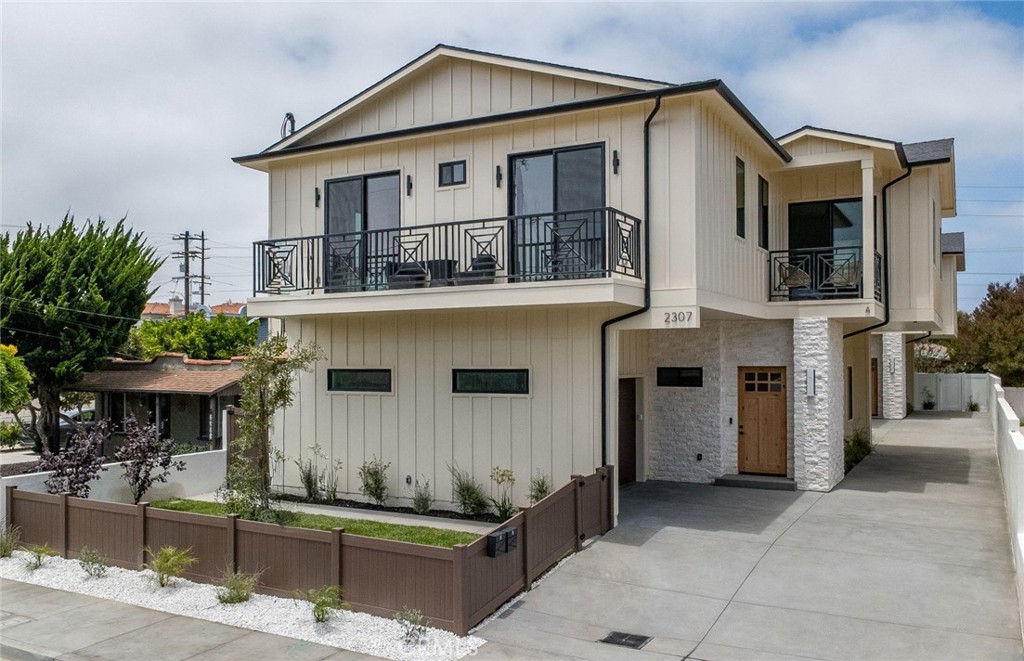 Photo 1 of 42 — 2307 Huntington Ln B, Redondo Beach, CA 90278