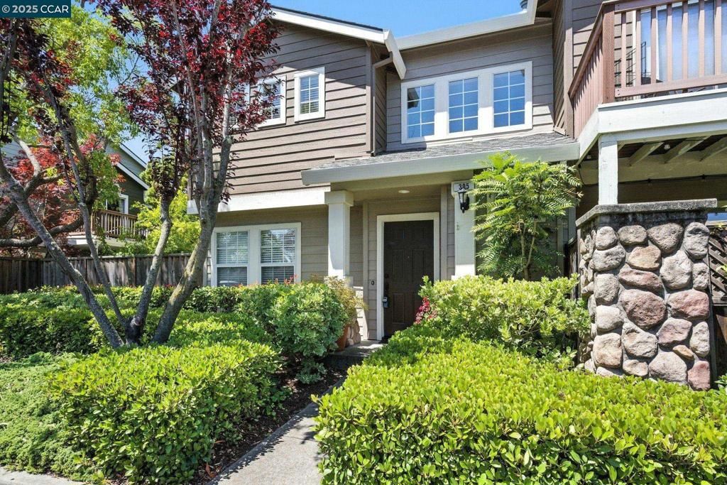 Photo of 305 Daybreak Court Ct, San Ramon, CA 94583 (MLS # 41118034)