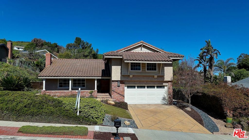 Photo of 1771 Calle Artigas, Thousand Oaks, CA 91360 (MLS # 26652787)