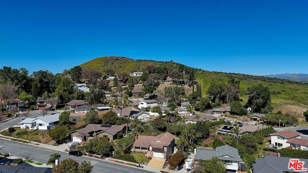 Photo of 1771 Calle Artigas, Thousand Oaks, CA 91360 (MLS # 26652787)