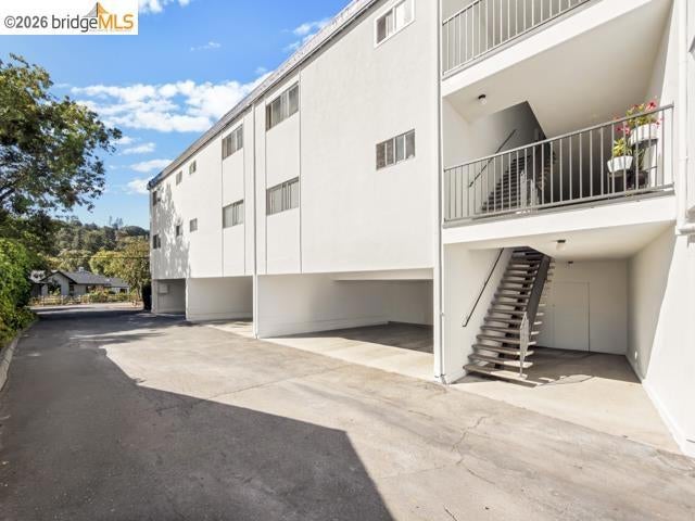 950 Mountain View Dr